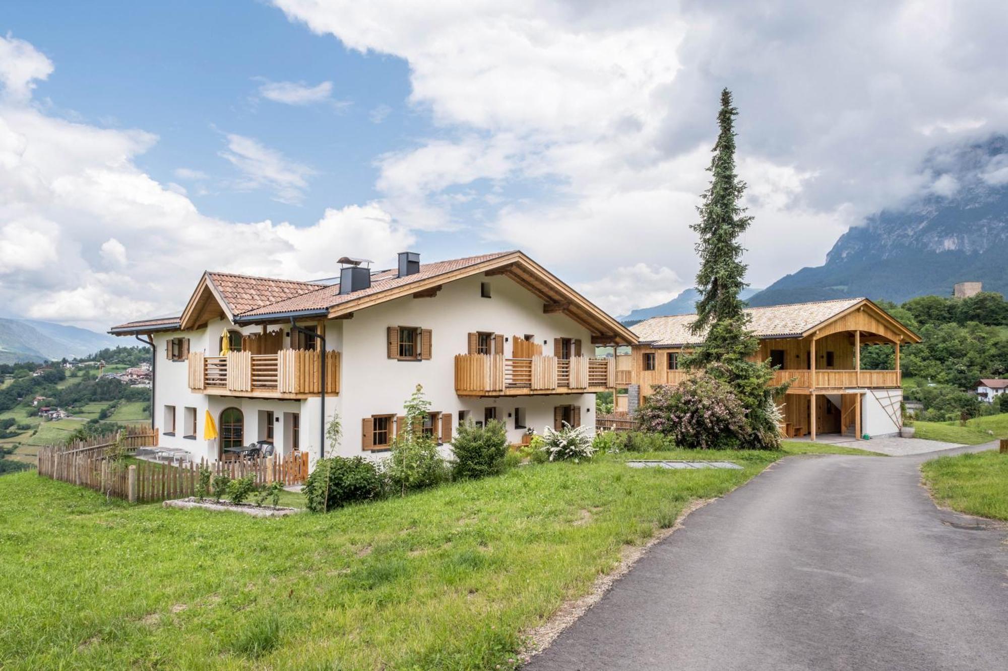 Haensel Und Gretel Schlosshof Umes Exteriör bild