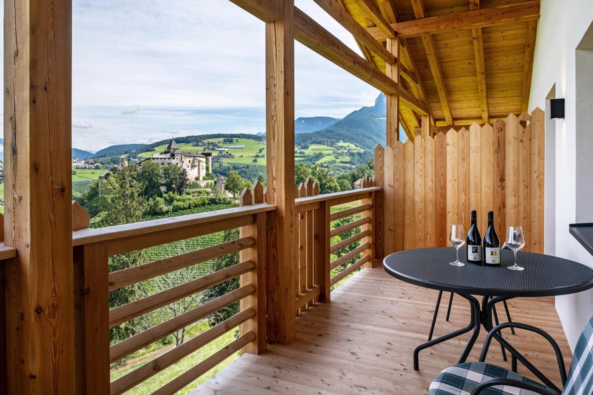 Haensel Und Gretel Schlosshof Umes Exteriör bild